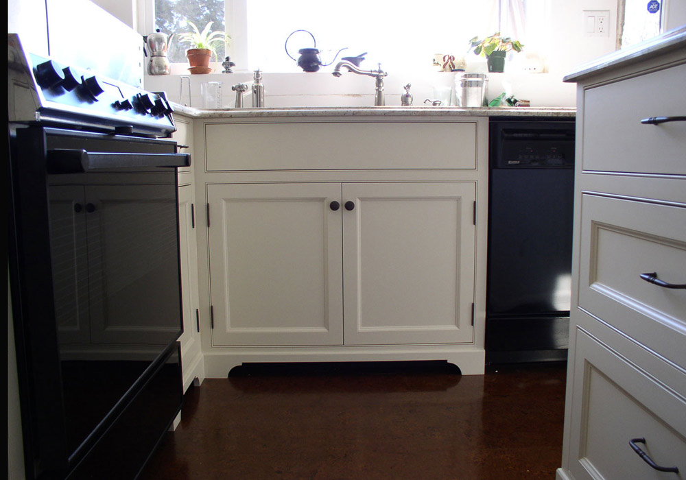 Face-frame kitchen with exposed hinges and bead detail